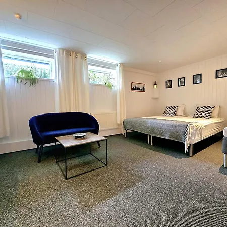 'blue House' In Vintage Villa&garden Guest house
