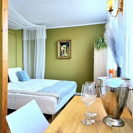 Guest house 'blue House' In Vintage Villa&garden
