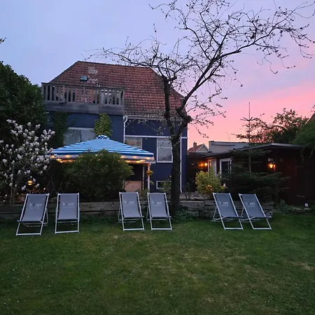 'blue House' In Vintage Villa&garden Kodaň