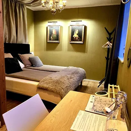 'blue House' In Vintage Villa&garden Guest house